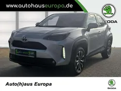 Silver metallic Gebraucht 2023 Toyota Yaris Hybrid Team Limousine | 24.390 € (Teuer)