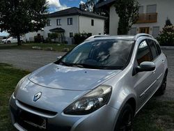 Silber Gebraucht 2011 Renault Clio II Limousine | 2.700 € (Fairer Preis)