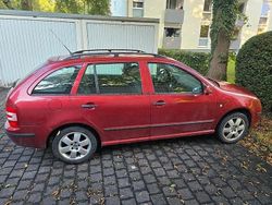 Rot Gebraucht 2005 Skoda Fabia Kombi | 1.234 € (Guter Preis)