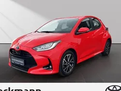 Rot Gebraucht 2022 Toyota Yaris Hybrid Comfort Limousine | 19.990 € (Fairer Preis)