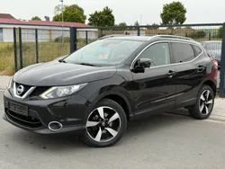 Schwarz Gebraucht 2016 Nissan Qashqai N-Connecta SUV | 11.499 € (Fairer Preis)