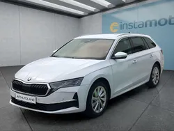 Weiß Gebraucht 2024 Skoda Octavia Kombi | 26.399 € (Guter Preis)