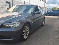 Grau Gebraucht 2005 BMW 320 Limousine | 3.600 € (Fairer Preis)