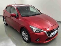 Rot Gebraucht 2015 Mazda 2 Limousine | 9.940 € (Guter Preis)