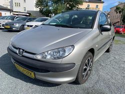 Silber Gebraucht 2004 Peugeot 206 Limousine | 1.800 €