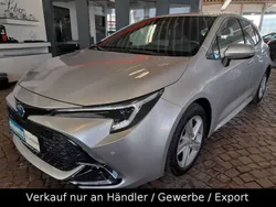 Precious silver Gebraucht 2023 Toyota Corolla Hybrid Team Limousine | 20.990 € (Superpreis)