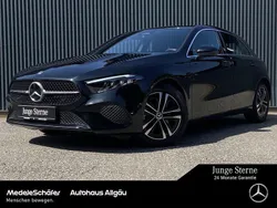 Lack kosmosschwarz Gebraucht 2024 Mercedes A200 Progressive Limousine | 30.470 € (Fairer Preis)