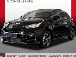 Schwarz Neu 2025 Toyota Yaris Hybrid Comfort Limousine | 27.579 € (Etwas zu teuer)