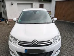 Weiß Gebraucht 2015 Citroën C4 Limousine | 6.469 € (Fairer Preis)
