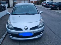 Silber Gebraucht 2004 Renault Clio II Kleinwagen | 3.000 € (Teuer)