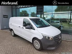 Weiß Gebraucht 2024 Mercedes Vito Van / Kleinbus | 35.581 € (Fairer Preis)