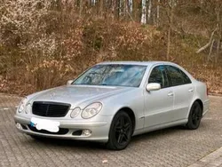 Silber Gebraucht 2002 Mercedes E240 Limousine | 5.999 € (Etwas zu teuer)