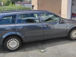 Blau Gebraucht 2009 Opel Astra Kombi | 3.200 € (Etwas zu teuer)