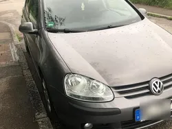 Grau Gebraucht 2005 VW Golf V Kleinwagen | 5.900 €