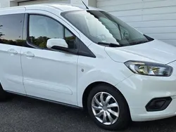 Weiß Gebraucht 2019 Ford Tourneo Courier Van / Kleinbus | 11.000 € (Superpreis)
