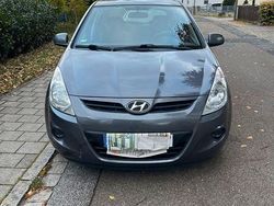Grau Gebraucht 2012 Hyundai i20 Classic Limousine | 2.950 € (Guter Preis)