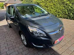 Grau Gebraucht 2017 Opel Meriva drive Van / Kleinbus | 9.580 € (Fairer Preis)