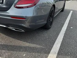 Grau Gebraucht 2019 Mercedes E220 AMG line Limousine | 33.500 € (Fairer Preis)