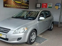 Grau Gebraucht 2008 Kia Ceed Basis Limousine | 1.650 € (Etwas zu teuer)