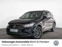 Deep black perleffekt Gebraucht 2023 VW Tiguan Life SUV | 31.433 € (Fairer Preis)