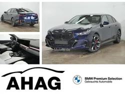 Blau Gebraucht 2024 BMW i5 M Sport Limousine | 61.740 €