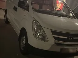 Weiß Gebraucht 2010 Hyundai H-1 Van / Kleinbus | 7.000 €