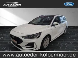 Frostweiß (weiß) Gebraucht 2023 Ford Focus ST-Line X Kombi | 24.790 € (Fairer Preis)
