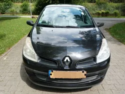 Schwarz Gebraucht 2009 Renault Clio II Authentique Limousine | 2.700 € (Etwas zu teuer)
