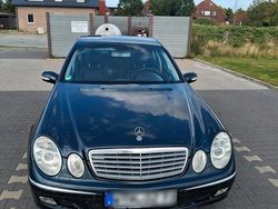 Blau Gebraucht 2003 Mercedes E240 Limousine | 3.200 € (Fairer Preis)