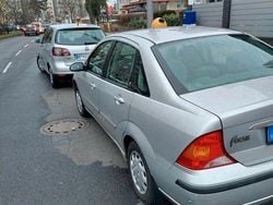 Silber Gebraucht 2004 Ford Focus Ghia Limousine | 1.000 € (Superpreis)