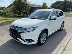 Weiß Gebraucht 2019 Mitsubishi Outlander P-HEV Basis SUV | 15.100 € (Fairer Preis)