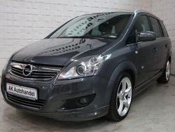 Grau Gebraucht 2011 Opel Zafira Innovation Van / Kleinbus | 5.490 € (Fairer Preis)