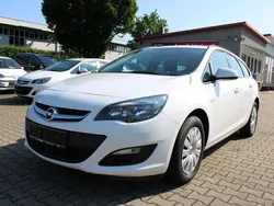 Weiß Gebraucht 2015 Opel Astra Limousine | 7.990 € (Guter Preis)