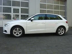 Weiß Gebraucht 2020 Audi A3 Sportback g-tron Basis Limousine | 21.180 € (Superpreis)