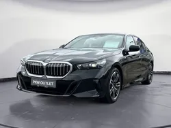 Schwarz Gebraucht 2024 BMW 520 M Sport Limousine | 49.960 € (Guter Preis)