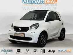 Weiss Gebraucht 2018 Smart ForTwo Coupé Basis Kleinwagen | 13.670 € (Etwas zu teuer)