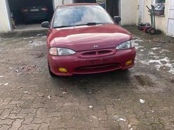 Rot Gebraucht 1998 Hyundai Accent Kleinwagen | 250 €