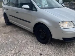 Grau Gebraucht 2003 VW Touran Van / Kleinbus | 4.000 € (Etwas zu teuer)