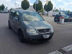 Grau Gebraucht 2004 VW Touran Highline Van / Kleinbus | 1.500 € (Fairer Preis)