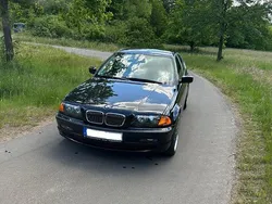 Schwarz Gebraucht 2001 BMW 320 Limousine | 12.799 €