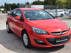 Rot Gebraucht 2015 Opel Astra Selection Kleinwagen | 5.998 € (Fairer Preis)
