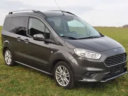Magneticgrau (metallic) Gebraucht 2019 Ford Tourneo Courier Titanium Van / Kleinbus | 16.900 € (Etwas zu teuer)