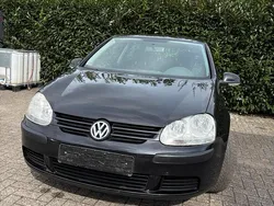 Schwarz Gebraucht 2005 VW Golf V Kleinwagen | 2.500 € (Etwas zu teuer)