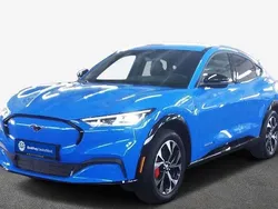 Blau Gebraucht 2023 Ford Mustang Mach-E Premium SUV | 38.925 € (Fairer Preis)
