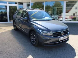 Grau Gebraucht 2020 VW Tiguan Life SUV | 21.480 € (Fairer Preis)