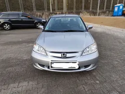 Silber Gebraucht 2004 Honda Civic Hybrid Limousine | 2.950 € (Etwas zu teuer)