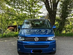Blau Gebraucht 2012 VW Multivan Edition Van / Kleinbus | 20.500 €
