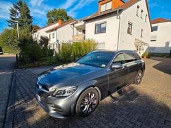 Grau Gebraucht 2019 Mercedes C200 AMG line Kombi | 18.600 € (Fairer Preis)