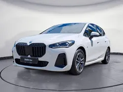 Weiß Gebraucht 2024 BMW 218 Active Tourer Performance Van / Kleinbus | 36.930 € (Etwas zu teuer)