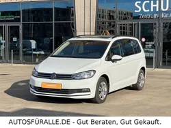 Pure white Gebraucht 2023 VW Touran Comfortline Van / Kleinbus | 34.999 € (Etwas zu teuer)
